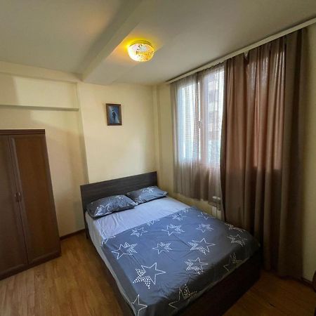 Apartment In Yerevan, Centre ภายนอก รูปภาพ