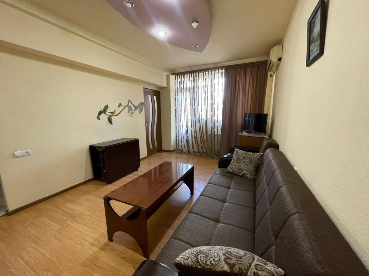 Apartment In Yerevan, Centre ภายนอก รูปภาพ