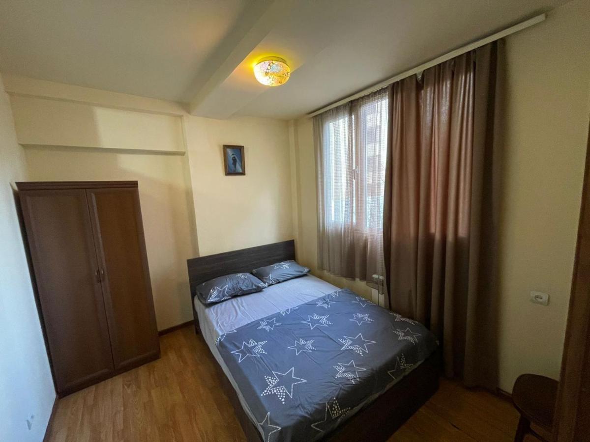 Apartment In Yerevan, Centre ภายนอก รูปภาพ